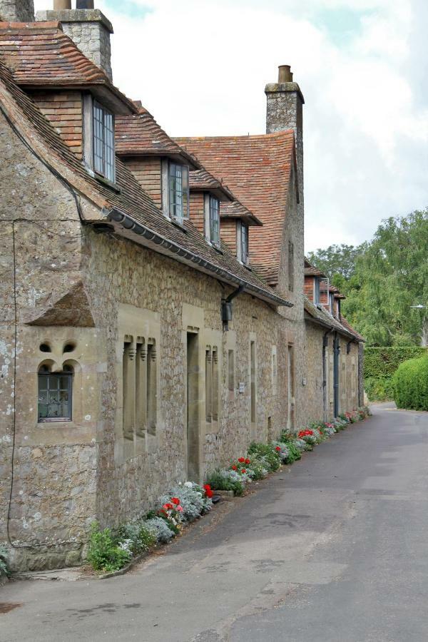 Lympne Castle Cottages Hythe  Kültér fotó